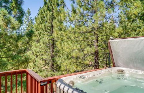 Truckee Casa | Truckee Cabin with Hot Tub and Custom Furnishings