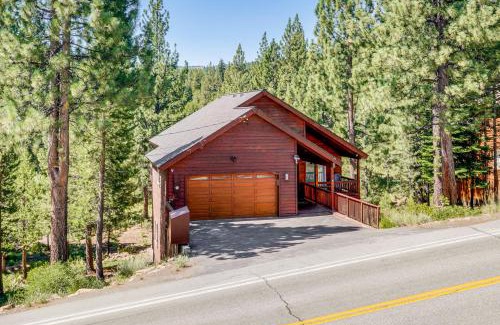 Truckee Casa | Truckee Cabin with Hot Tub and Custom Furnishings