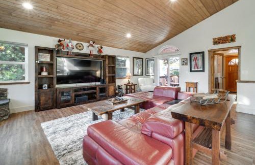 Truckee Casa | Truckee Cabin with Hot Tub and Custom Furnishings