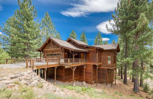 Truckee Casa | Truckee Timbers at Gray's Crossing by Tahoe Getaways - 4BR w Hot Tub, Ping Pong & EV