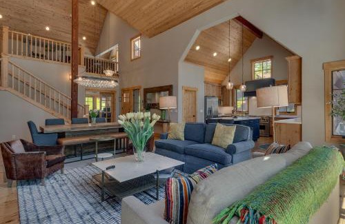 Truckee Casa | Truckee Treasure at Grays Crossing by Tahoe Getaways - Relaxing Home w Private Hot Tub, Dogs Welcome!