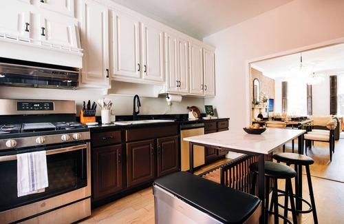 Historic Downtown Casa | True 3-bed in a luxury brownstone 15 mins from NYC!