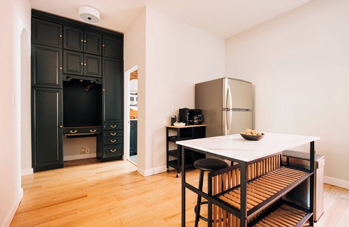 Historic Downtown Casa | True 3-bed in a luxury brownstone 15 mins from NYC!