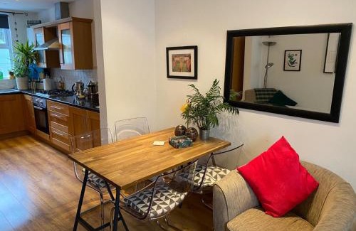Bangor Apartamento | True Colours Apartment in Central Location