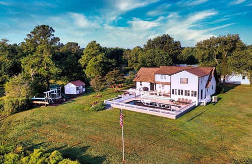 St. Michaels Casa | VERDADERO EN LA CIUDAD SAINT MICHAELS 5. 5 ACRE WATERFRONT w / Pool !!!