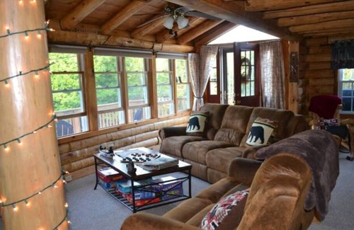 Ellsworth Cabina | True Log Cabin in the White Mountains