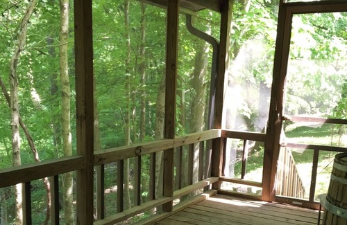 Birdseye Cabina | Cabaña Creekside, 1. a 5 millas del parque estatal Lake Patoka, Park Pass gratis