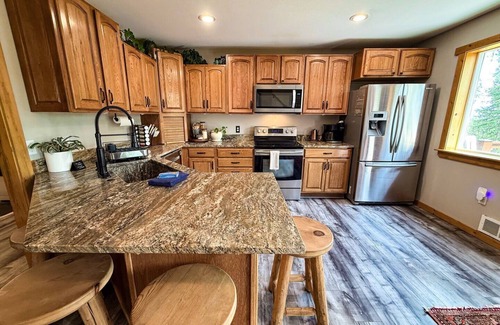 Whitefish Casa | True Montana Peaceful Surroundings | Beautiful Home | Pet Friendly | Sleeps 8