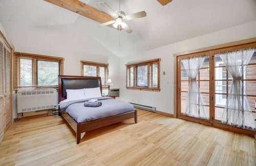 Cresco Cabina | Heated, Private Pool Cabin Retreat & hot tub