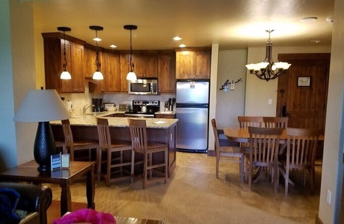 Breckenridge Cabina | TRUE Ski In/Out Luxury 2-Bedrm Residence, Grand Lodge on Peak 7, Breckenridge CO
