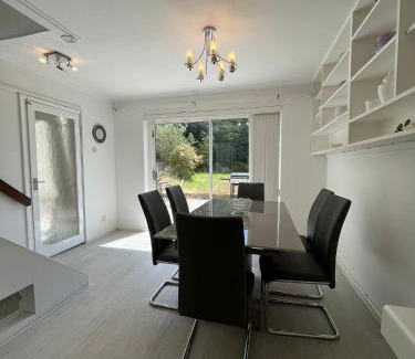Harlow Casa | Truehome Close to Stansted Airport