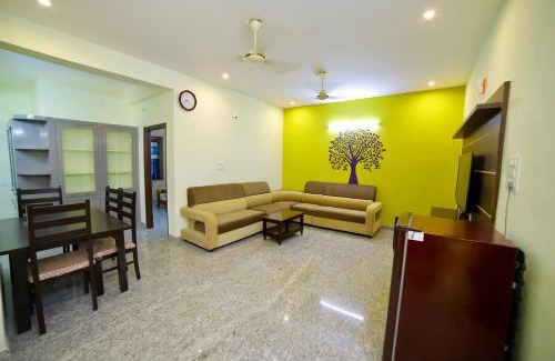 Tirupati Apartamento | TrueLife - Railway station - On way to Balaji Temple - Breakfast included - Large 2BHK AC Apartments - Enjoy morning Coffee Tea Milk - Modular Kitchen - Fast WiFi, Jio Smart TV - Easy access to all Temples - Travels - TrueLife's service with lots of Love