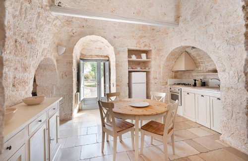 Locorotondo Cabaña | Trulli Bellavista Pool - Cocolic...
