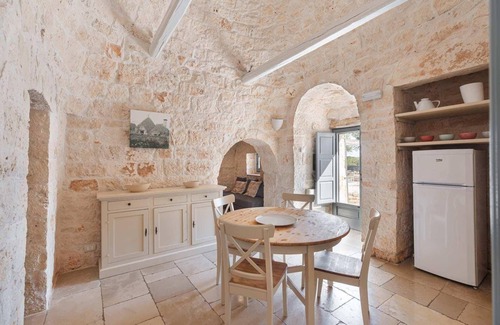 Locorotondo Cabaña | Trulli Bellavista Pool - Cocolic...