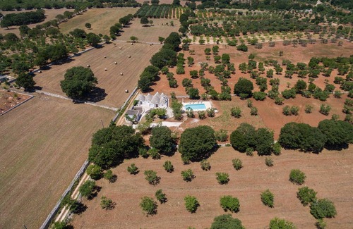 Locorotondo Cabaña | Trulli Bellavista Pool - Cocolic...