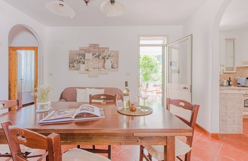 San Vito dei Normanni Villa | Trullo Poggio. Large pool 14x8 m, private garden, climate. Beaches at 5 km.