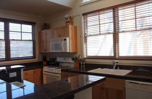Saddle Ridge Condominio | Verdaderamente Ski In / Ski Out Condo! Amplio, duerme 11! Grandes vistas a la montaña!