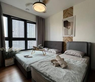 Taman Pertama Apartamento | TrxKlccPavVelo, MrtLrt, 13PAX, 4R2B, KLCCPavTRXVelocity X MrtLrt X 13PAX X 4R2B X Free 4CPark