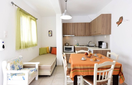 Adamas Hotel | Tsakanos Apartments