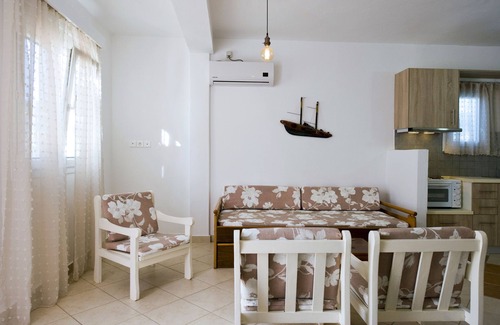Adamas Hotel | Tsakanos Apartments