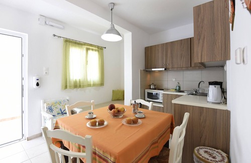 Adamas Hotel | Tsakanos Apartments