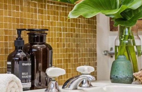 Doncaster East Casa | Tsapas Homes 1 with private bathroom