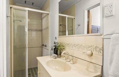 Doncaster East Casa | Tsapas Homes 1 with private bathroom