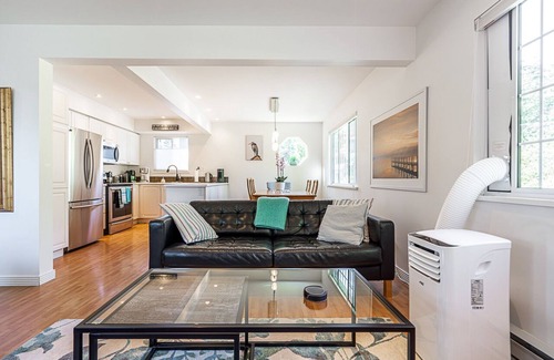 Delta Casa | Tsawwassen Lovely private Coach House - walk to shopping, beach and restaurants.