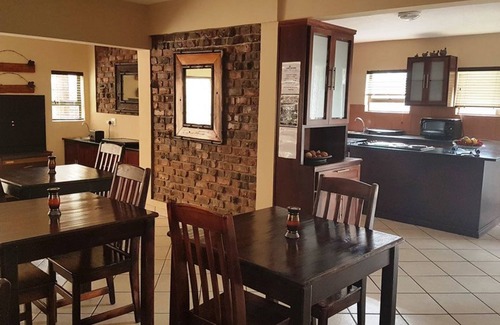 Langenhoven Park Casa | Tsessebe Guesthouse