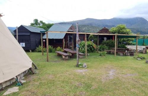 Witelsbos Otro | Tsitsikamma Wolf Sanctuary ECO Cabins & Teepees