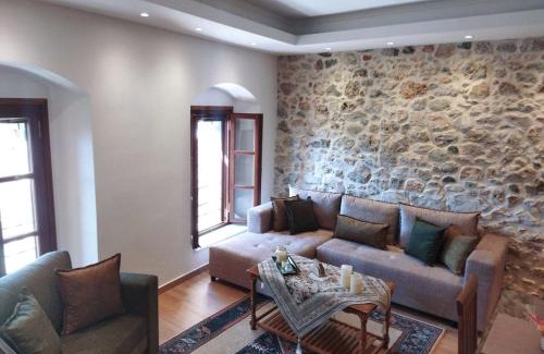 Leonidio Casa | Tsolakis Luxury House