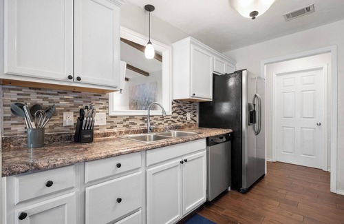 Lubbock Casa | TTU Gem w/Fireplace & Comfort