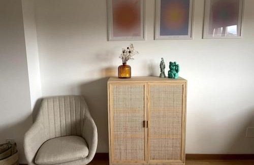 Distrito Oeste Apartamento | Tu hogar con vistas al mar y parking en Gijón