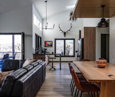 Cornville Casa | Tu'nlii House Fall Colors, Creek & Hot Tub Magic
