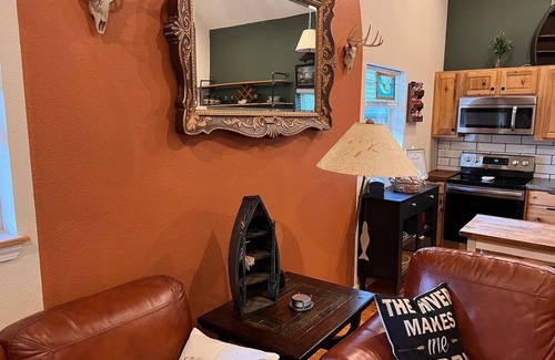 Sylva Cabina | “Tuck’ed Away” Riverside near WCU & Sylva