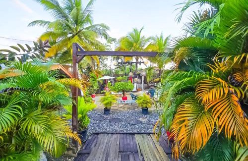 Trinidad Complejo | Tuck'tt Away