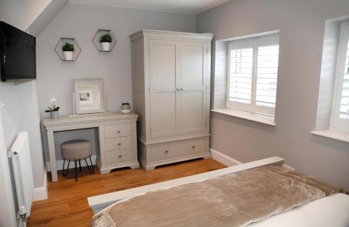 Mumbles Apartamento | Tucked Away, Beach Access Sleeps 4