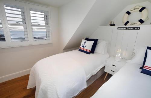Mumbles Apartamento | Tucked Away, Beach Access Sleeps 4