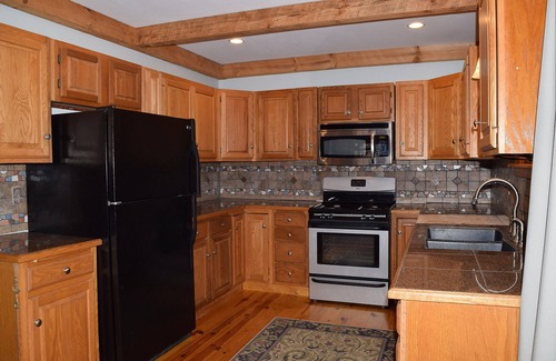 East Falmouth Casa | Escondido en un entorno boscoso privado