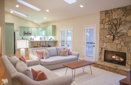 Big Canoe Casa | Tucked Away in Big Canoe (4 bed, 4 bath relaxing getaway)