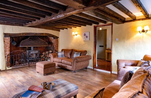 Saxthorpe Cabaña | Tucked away in the village of Saxthorpe, Inglenook, a semi-detached cottage dates back in parts to t