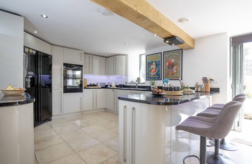 Harberton Cabaña | Tucked away in tranquil seclusion sits the delightful Dundridge Barn