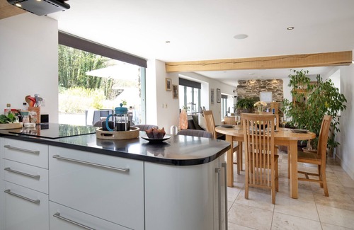 Harberton Cabaña | Tucked away in tranquil seclusion sits the delightful Dundridge Barn