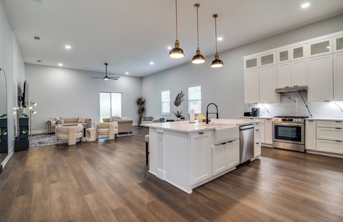 Garland Casa | Tucked away New construction Home near Garland Downtown area