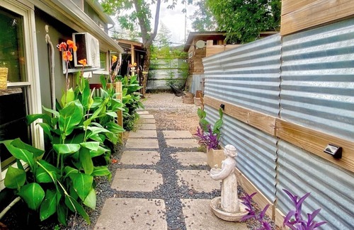 Govalle Cabaña | Tucked Away Stay in East ATX