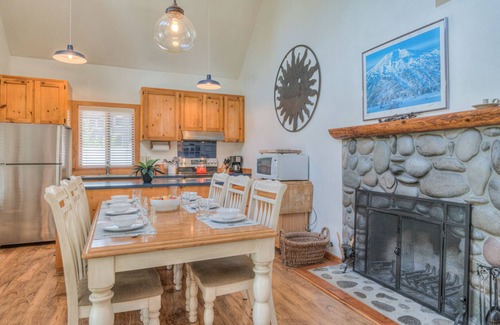 Deer Park Cabina | Tucked beneath the towering pines on the peaceful North end of Sunriver