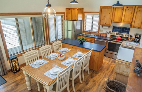 Deer Park Cabina | Tucked beneath the towering pines on the peaceful North end of Sunriver