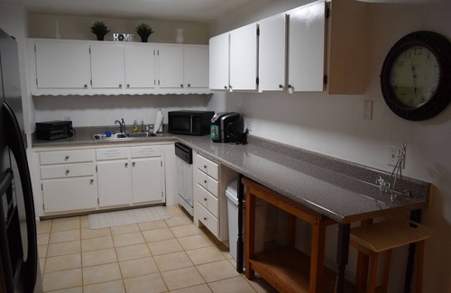 Tucker Casa | Tucker Ranch - Comfortable Home w/screened in porch. Pet Friendly.