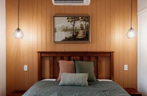 Rathdowney Casa | Tuckeroo Cottages - Rosella Cottage