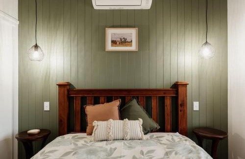 Rathdowney Casa | Tuckeroo Cottages - Rosella Cottage